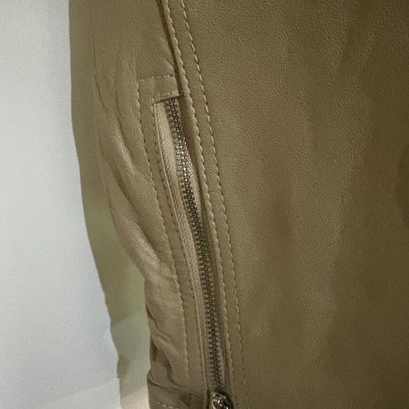 Leather jacket - Picture 4 of 5